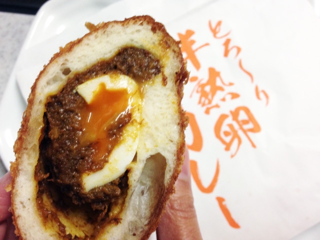この とろーり半熟卵カレー はお店の人気 天馬咖喱 カレーパン 自由が丘店 おいしいパンとパン屋さんのくちこみ ランキング パンスタ