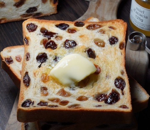 5種のレーズンを使った 「究極のレーズン食パン」、CENTRE THE BAKERY 青山店限定で発売